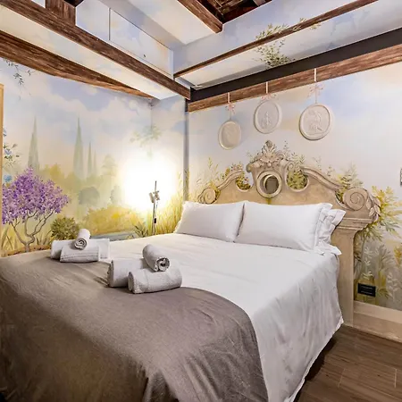 Yid Luxury Near Ponte Vecchio Firenze
