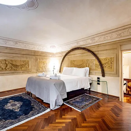 Yid Luxury Near Ponte Vecchio Firenze