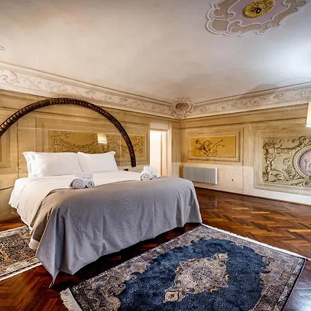 Yid Luxury Near Ponte Vecchio Firenze
