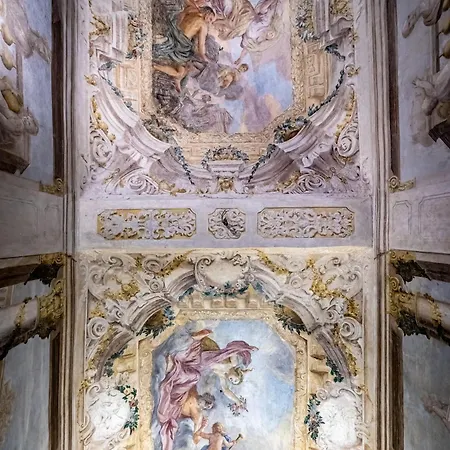 Yid Luxury Near Ponte Vecchio