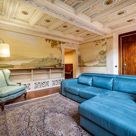 Yid Luxury Near Ponte Vecchio Firenze
