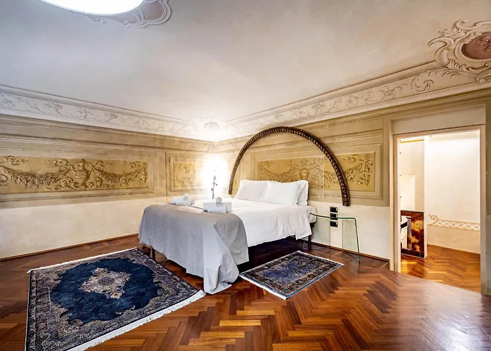 Yid Luxury Near Ponte Vecchio Firenze
