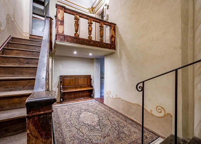 Yid Luxury Near Ponte Vecchio *