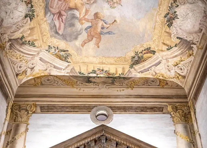 Yid Luxury Near Ponte Vecchio *